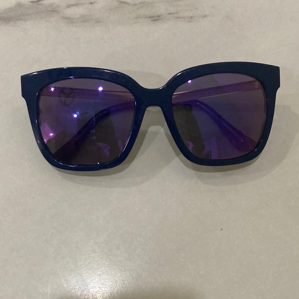 Classic Women's Oversized Sunglasses - Purple